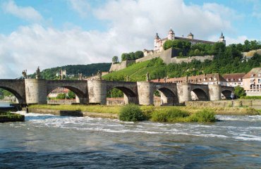 Alte Mainbrücke mit Festung Marienberg