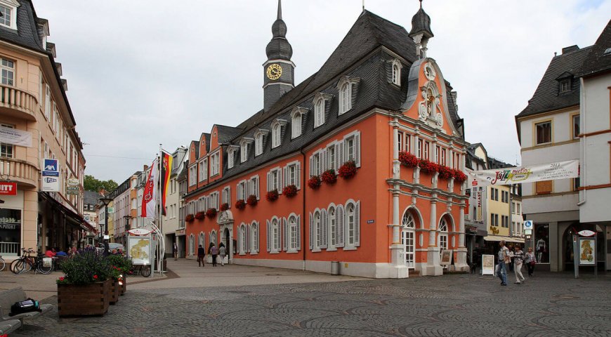 1280px-Altes_Rathaus_am_Markt,_Wittlich