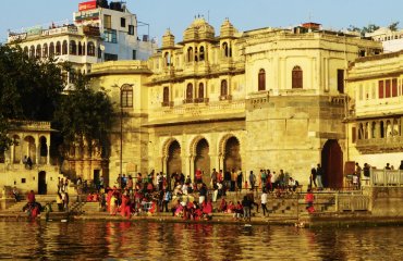 Ind_Raja_Udaipur_PicholaSee5_SG