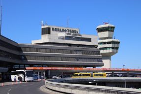 airport-3416447_1280