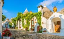 apulien-trulli-shutterstock_1158029560