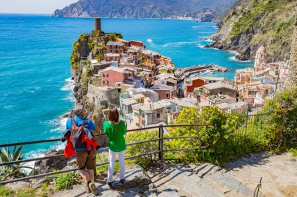 cinque-terre-leute-shutterstock_293357030