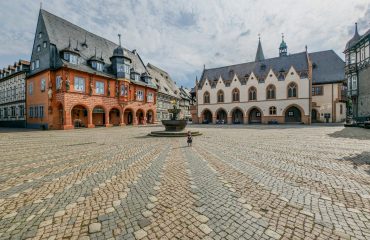 manou-azadi-aeznh0M168U-unsplash_1