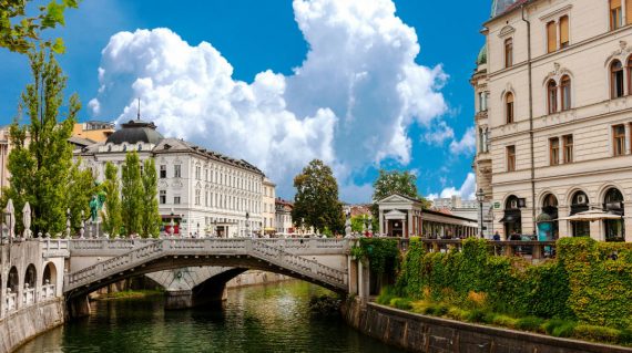 eugene-kuznetsov-yWFnpQ5YYpc-unsplash