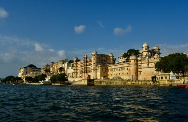 udaipur city palace mit Fluss