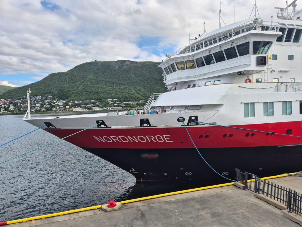 Mit Kurzen Hosen zum Nordkap: Unsere Hurtigruten - Sommerreise