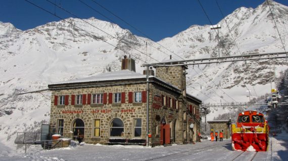 Schneepflug im Bahnhof