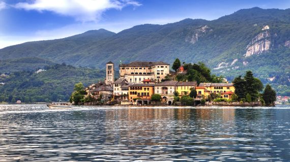 Isola-Bella_shutterstock_80278105