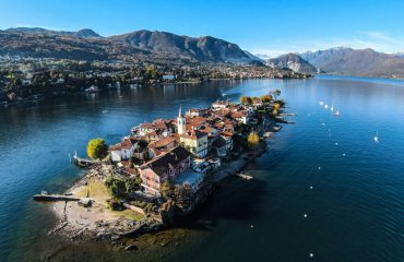 Isola-Pescatori_robin-ulrich-R3_Swv5YkSI-unsplash